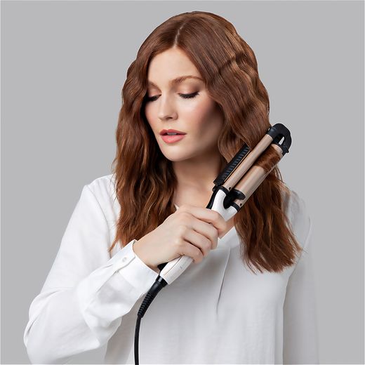 Remington CI91AW Curling Wand Cream - Women curling hair shot